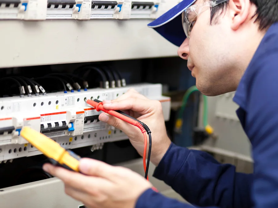 Dépannage électrique par un électricien à Paris
